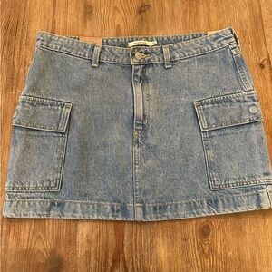 Levi’s 94 Cargo Mini Skirt